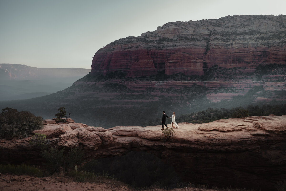 Arizona elopement couple at Cathedral Rock – Kollar Photography