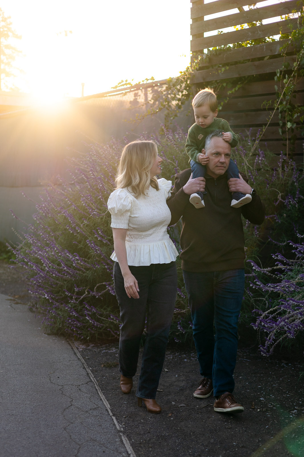 Family walking together at sunset with toddler on dad’s shoulders – Bay Area Family Portfolio by Ellobelle Photography