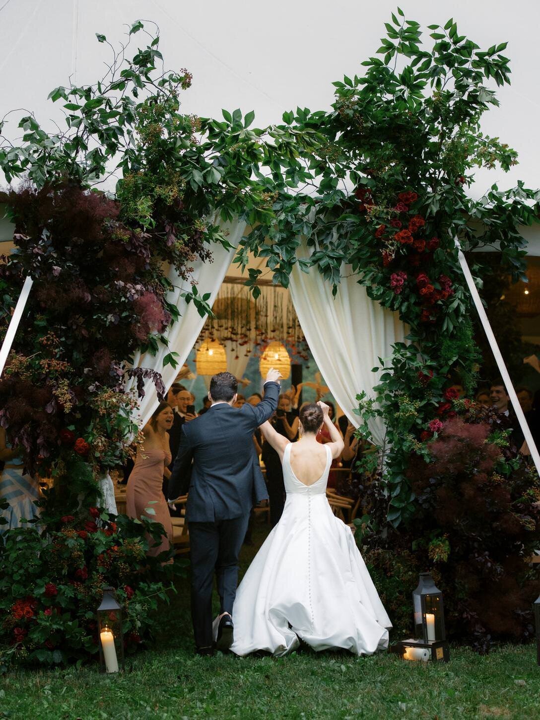 troutbeck-20-bride-and-groom's-first-dance-under-glowing-lights-at-troutbeck-jenny-fu-studio