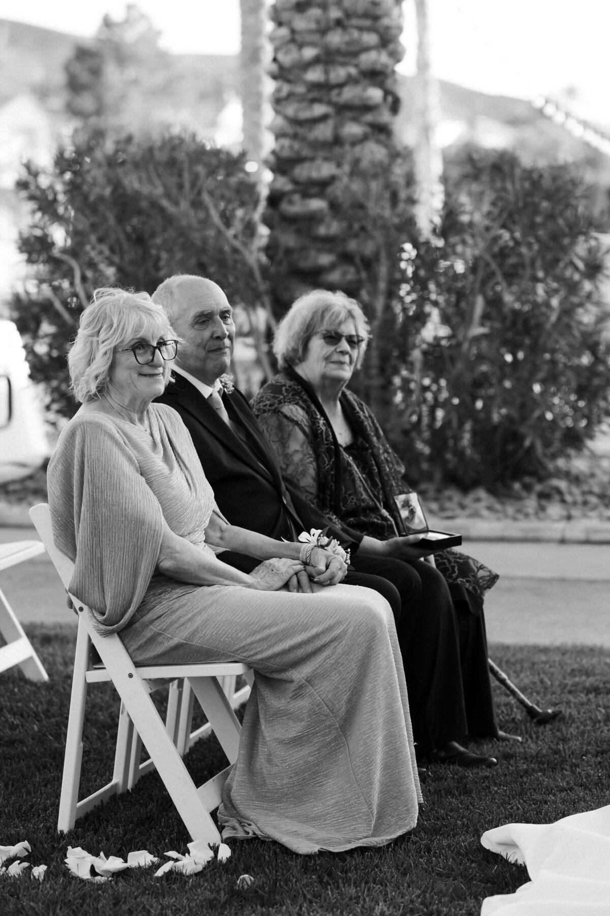 107_riskyexposure_marley-simon_las-vegas-elopement-photography