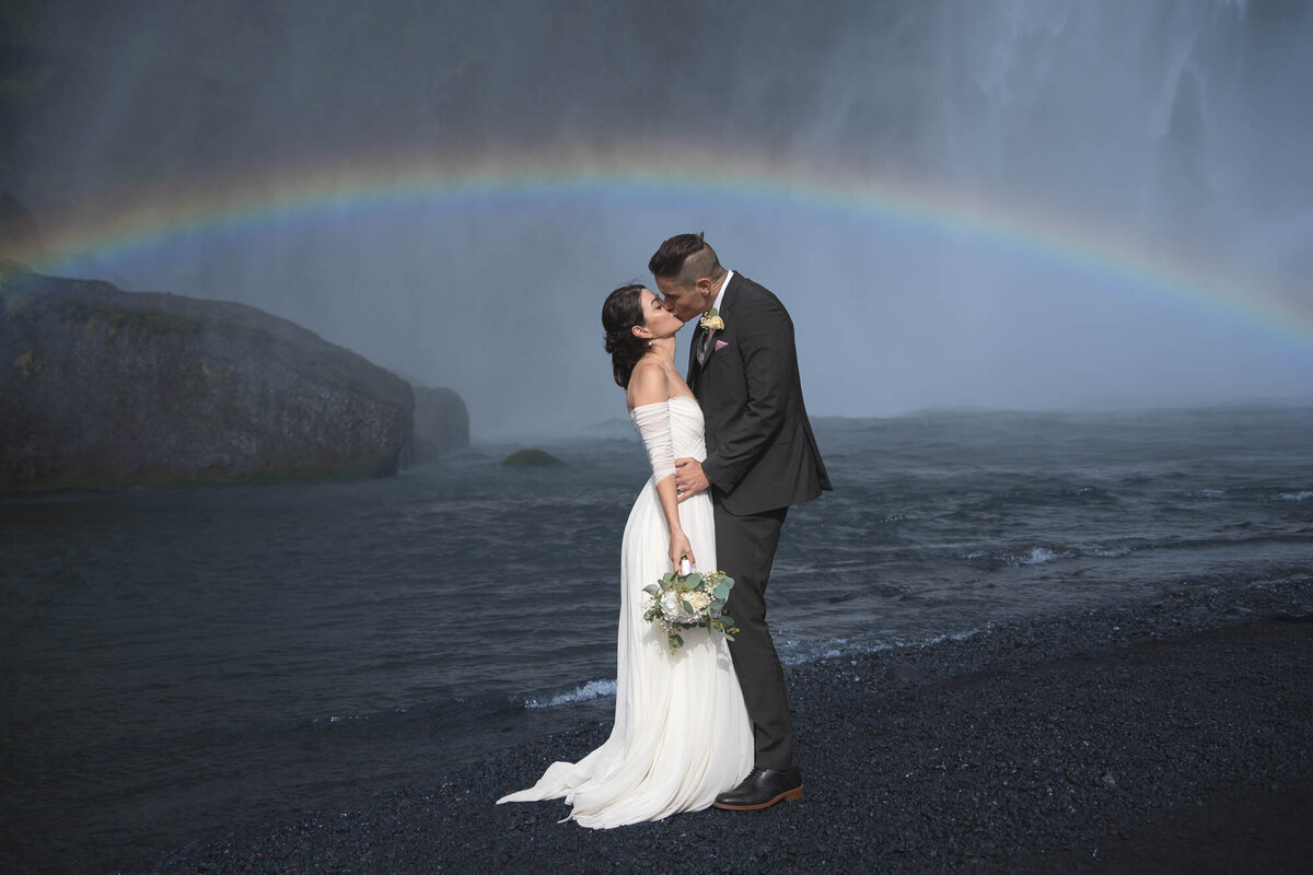 iceland-elopement-waterfall-rainbow-skogafoss