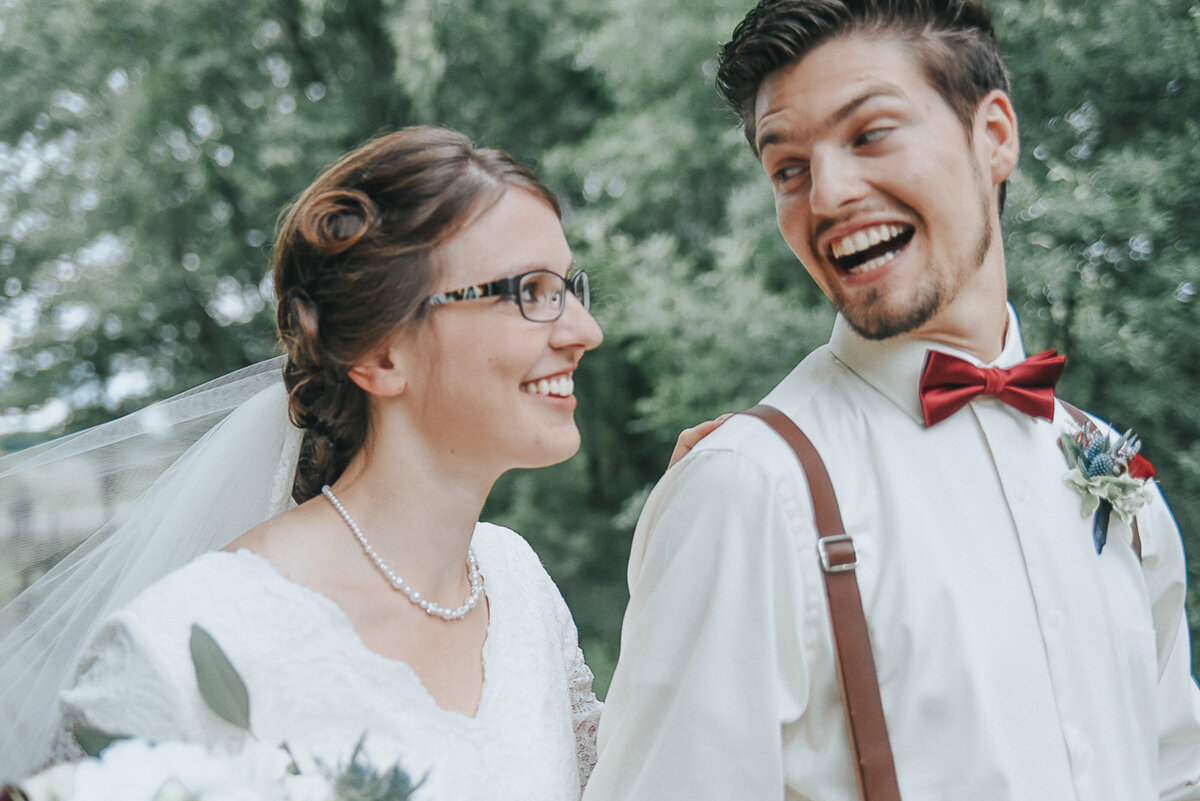 wedding bridal party | Iowa wedding photographer | Iowa Photographer | Playlife | Cedar Rapids | Iowa City | Kalona | Alaynna Ann Schwartz-17