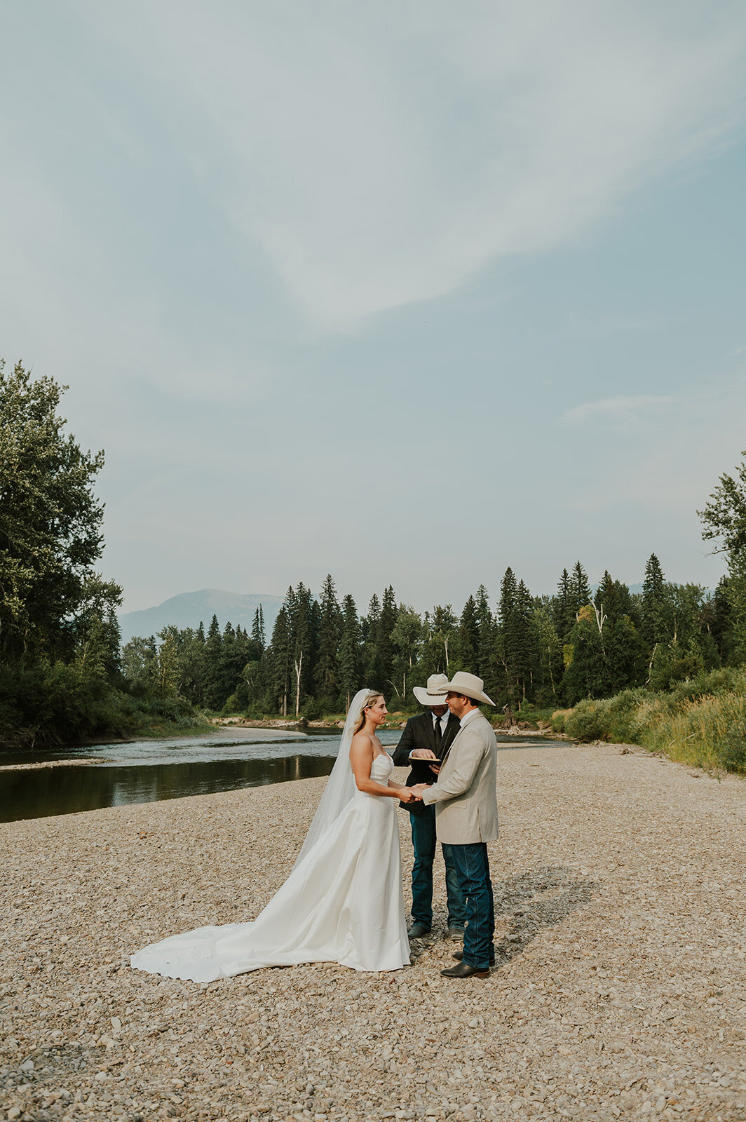 presley-gray-luxury-western-montana-wedding-7028