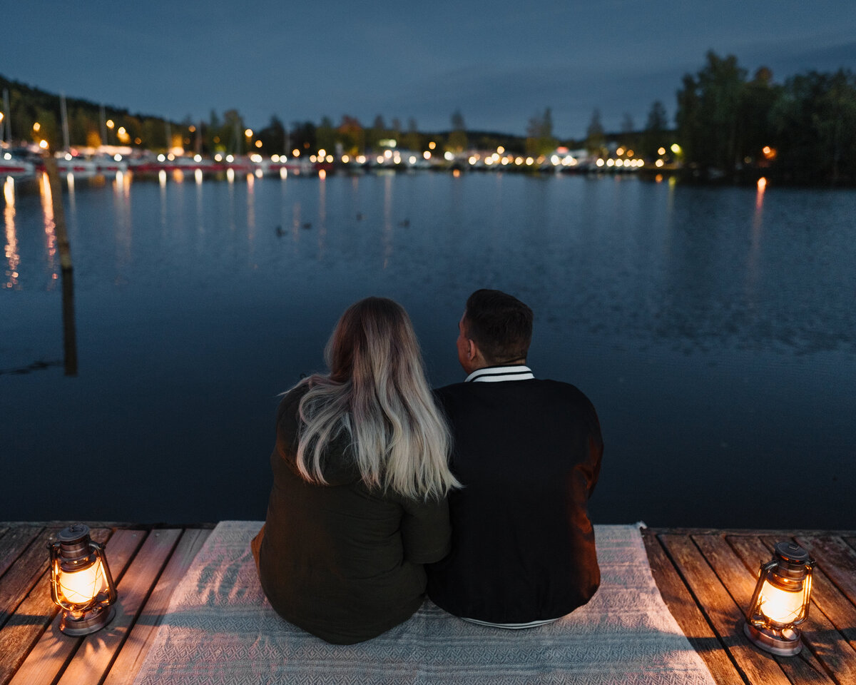 Pariskuntakuvaus Lahti, Hollola, Asikkala, Vääksy, Helsinki, Vantaa, Espoo, Porvoo, Loviisa, Fiskars, Tampere, Turku, häävalokuvaaja, häävalokuvaus Lahti, Parikuvaus Lahti, Päijät-Häme, öinen pariskuntakuvaus