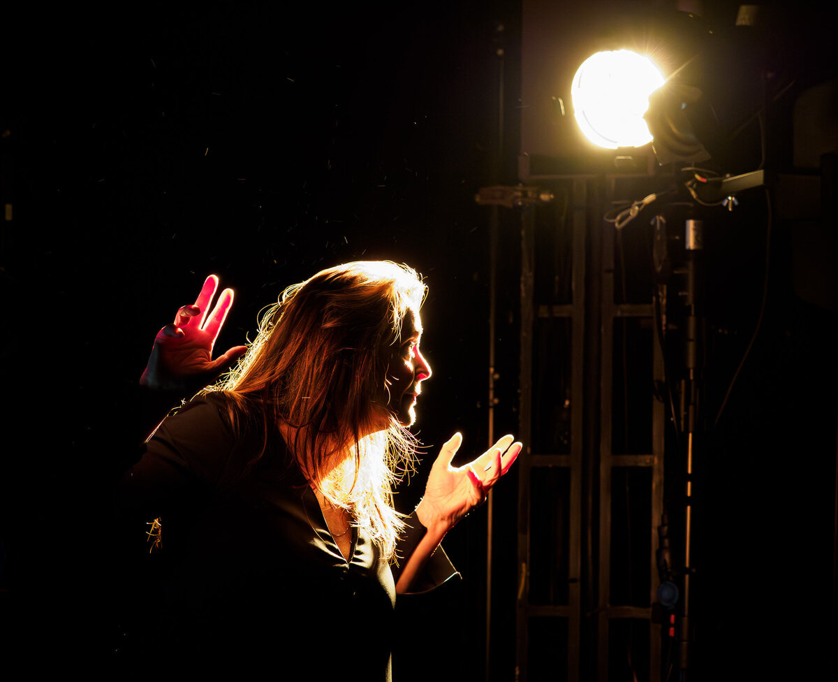 LA FILLE QUI SE SAUVE Cie Amonime TexteCléa Pétrolesi et Catherine Le Hénan_1270036-Enhanced-NR