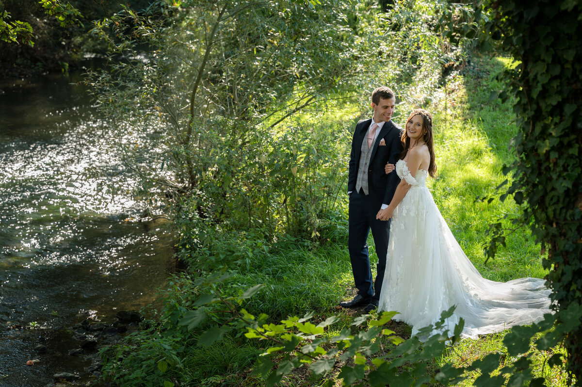 Notley-Abbey-wedding-photography-1023