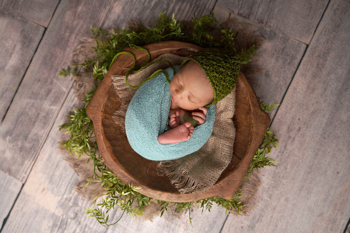 Newborn swaddled in cloth sleeping