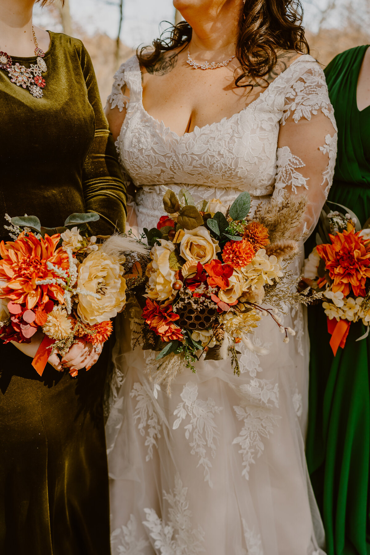 storyteller-collective-photo-co-bridal-party-bouquet-details-iowa