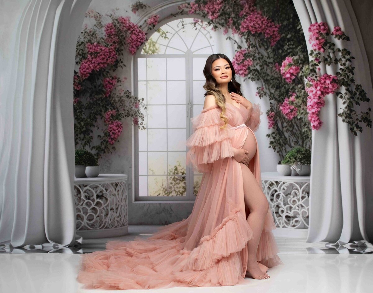 Beautiful maternity photos in Phoenix Arizona with pink pregnancy dress