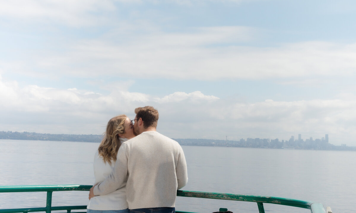 SeattleFerryCouplesPhotography128