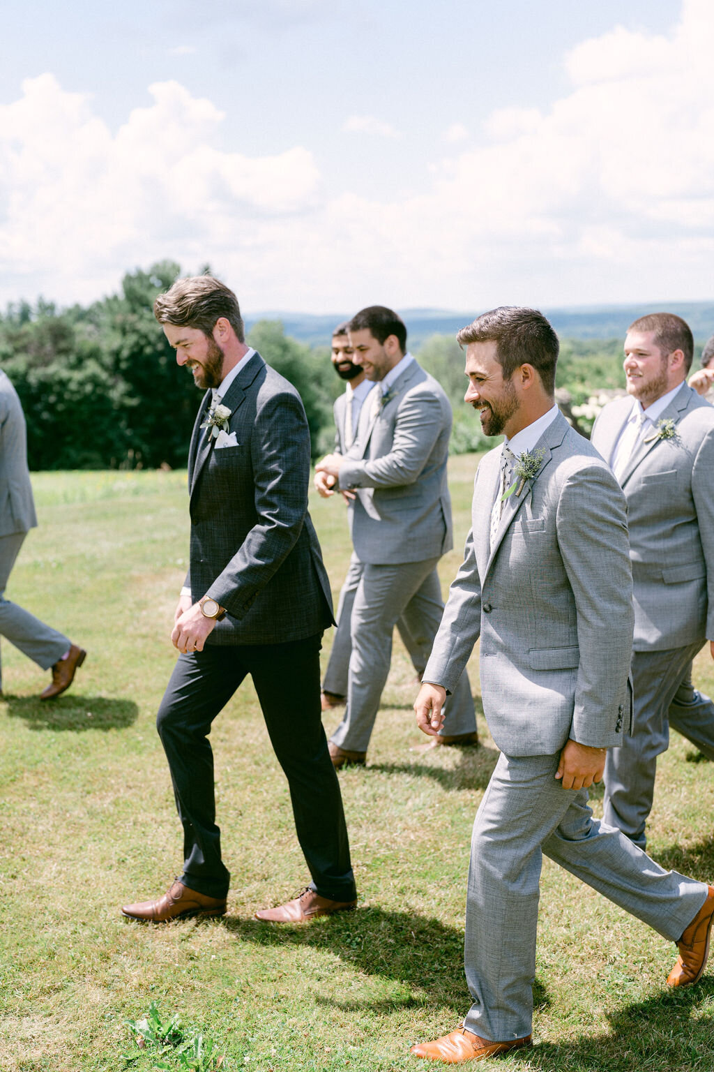 groomsmen-portraits-outside