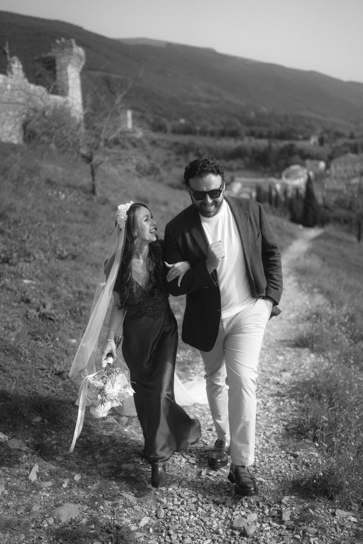 the_chaffins_international_destination_wedding_elopement_photographers_sammie_chaffin_micah_editorial_adventure_photos_travel_tuscany_italy_36