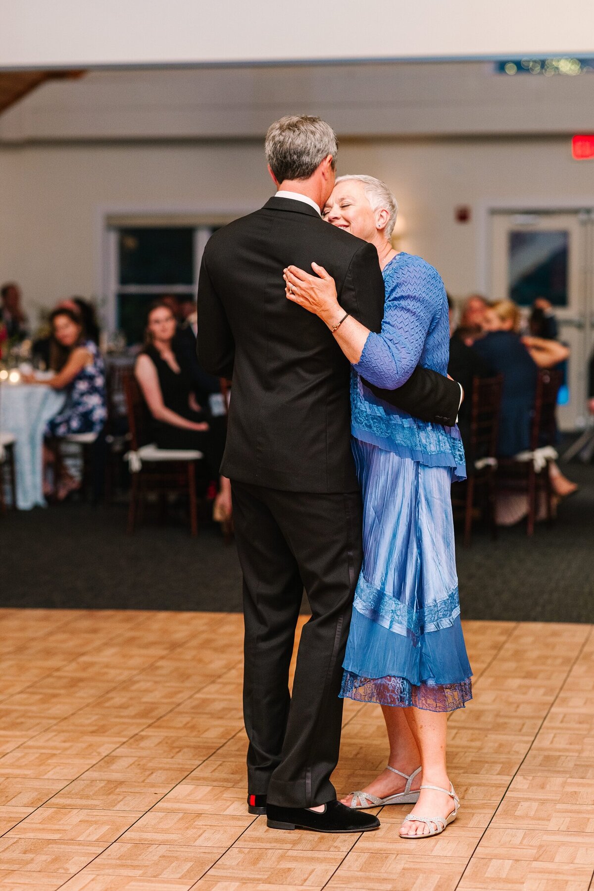 Modern_Black_Tie_Rainy_Summer_Wedding_Spruce_Point_Inn_Maine_Photography_0084