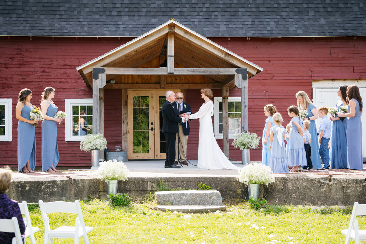 Capture every cherished moment of your New Hampshire wedding with Danielle Littles Photography. Specializing in stunning, heartfelt wedding photography across scenic New England, we blend artistry with passion to immortalize your love story beautifully.