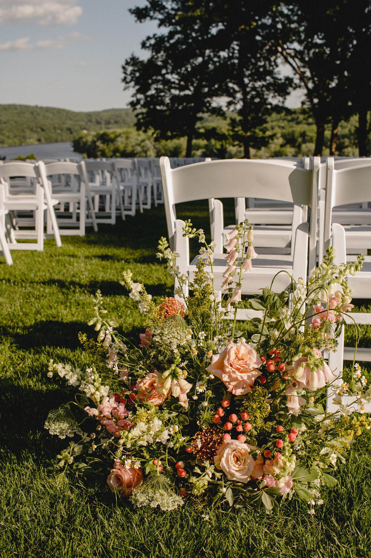 ceremony-flowers-at-saint-clements-castle