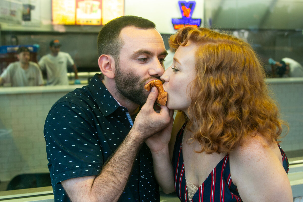 couple-eating-hot-dog-Gene-and-Judes