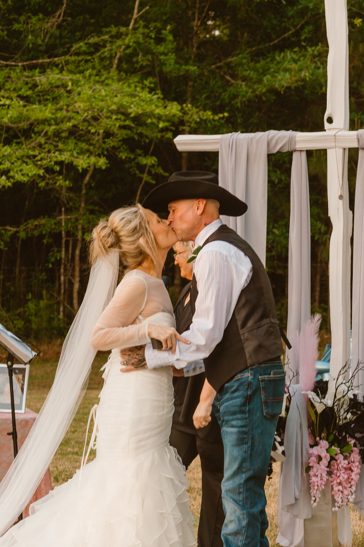 Beaumont-texas-backyard-wedding-rustic-country-diy-Houston-wedding-elopement-photographer-8