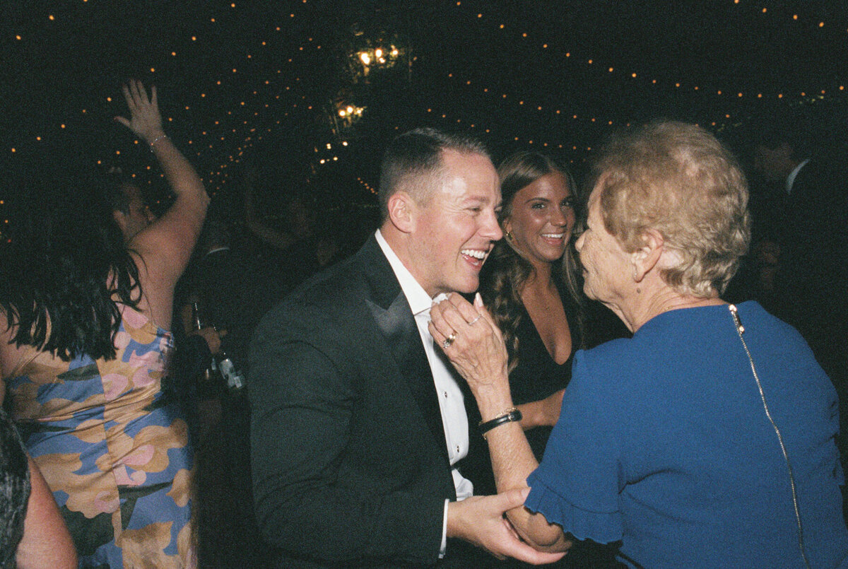 Emily March Photography Wilmington, North Carolina and Destination Wedding Engagement Photographer Heirloom Photography for Memorable Gatherings Light Airy Sentimental Imagery Images Weddings_Castle Hill Inn Wedding - 084