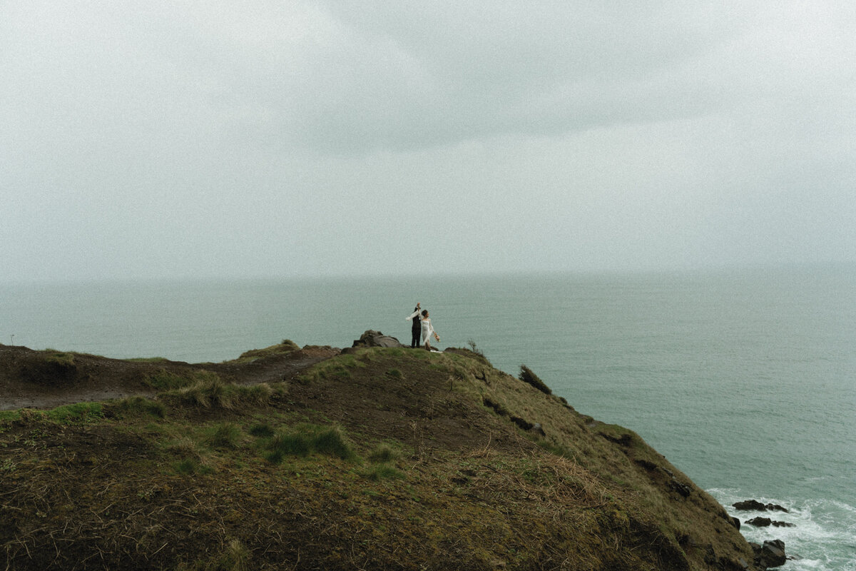 elopement oregon cliff - lizarrietaphotography-62