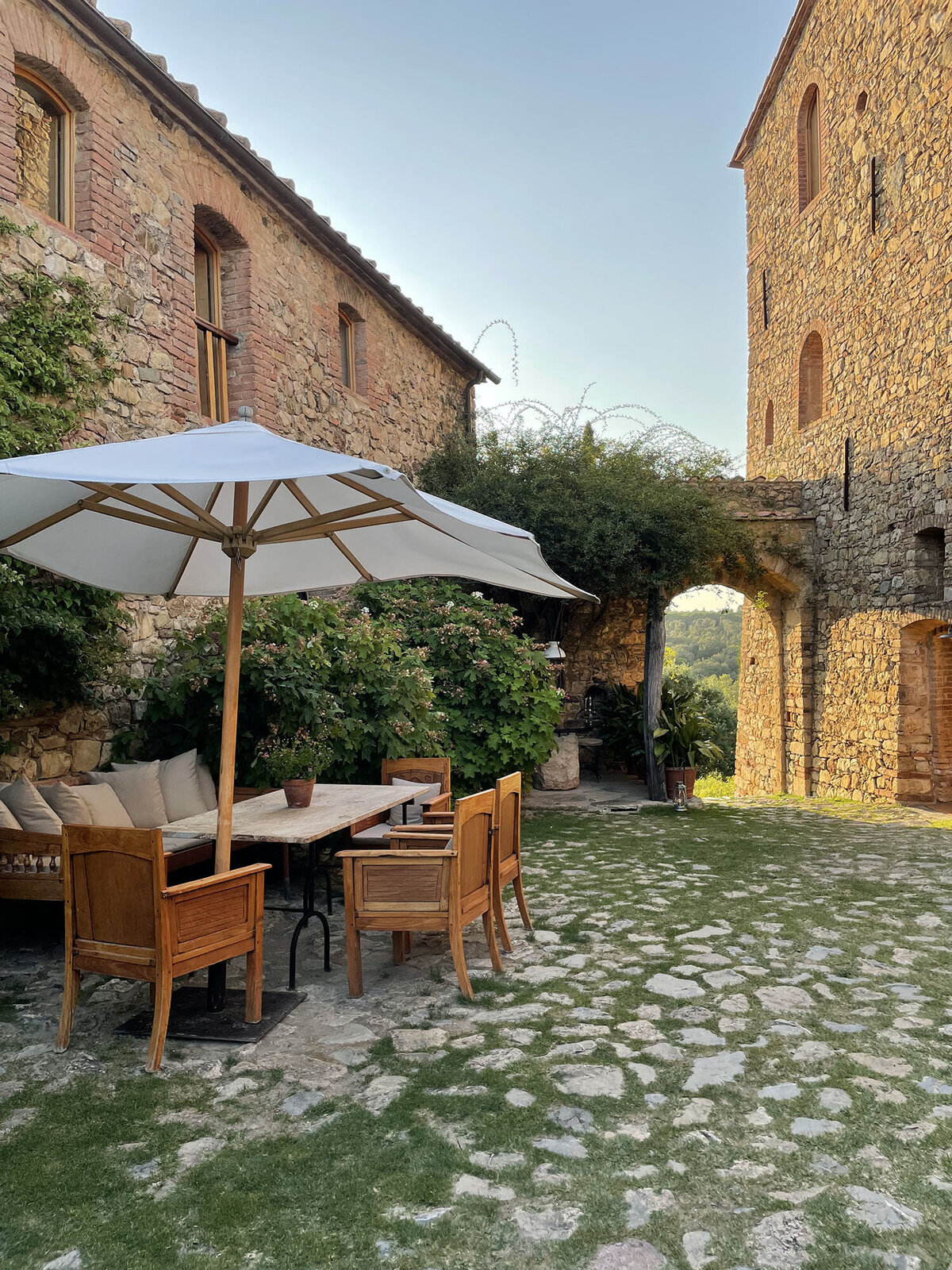 Castello-di-Vicarello-Willow-and-Oak-Events-BTS-029