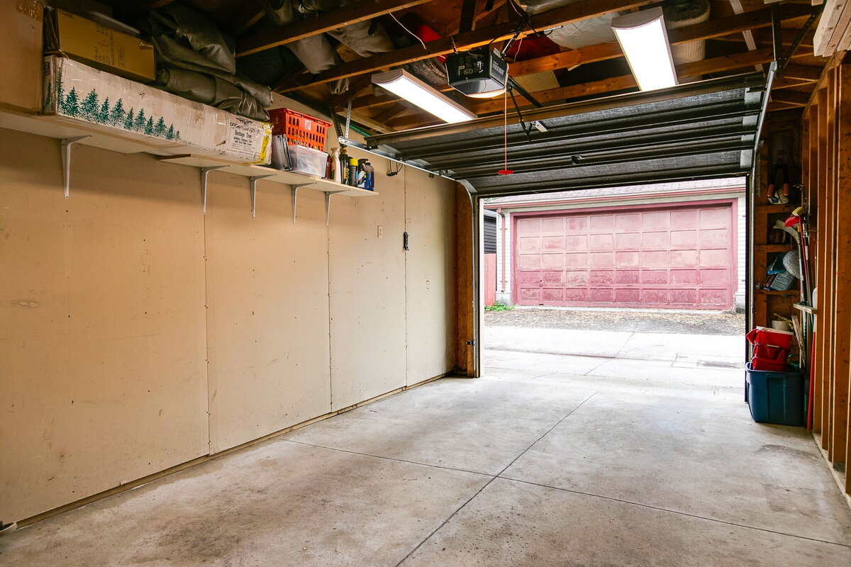 70-web-or-mls-75_002_Garage