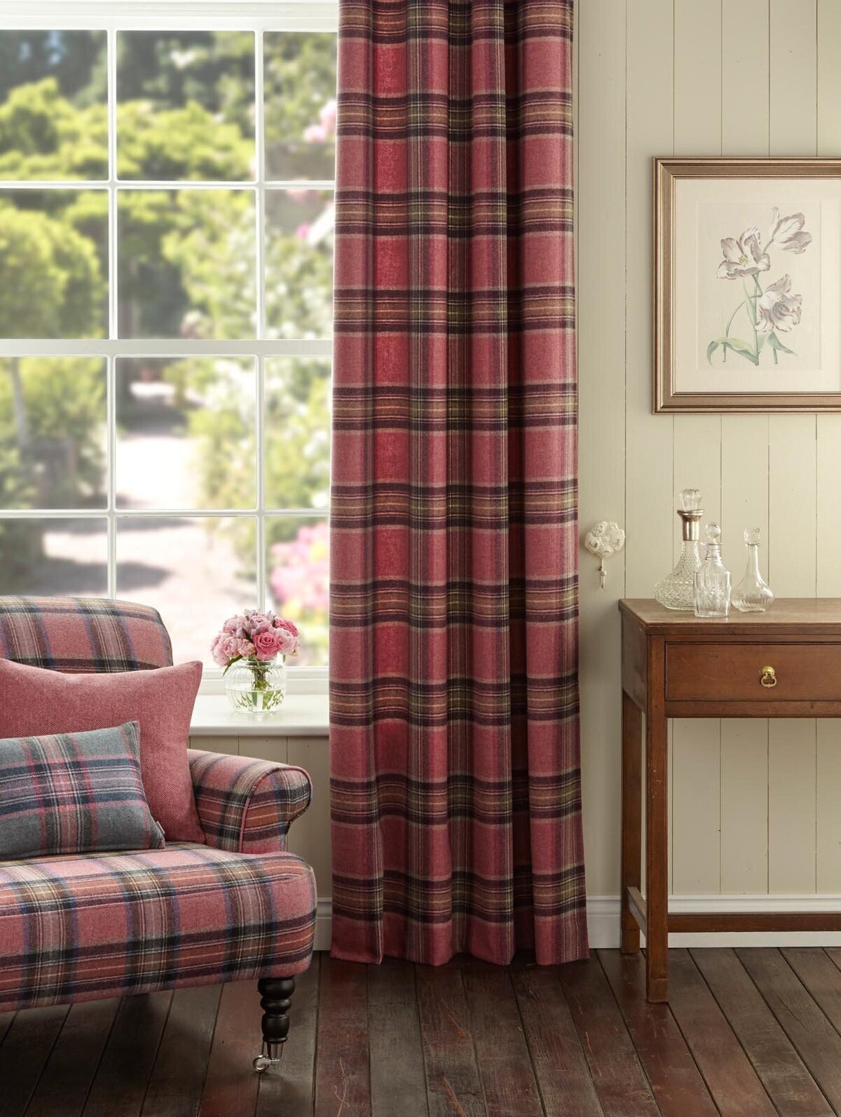 MOORLAND III_U1591-E04_GLEN DERRY-PINK_LIFESTYLE