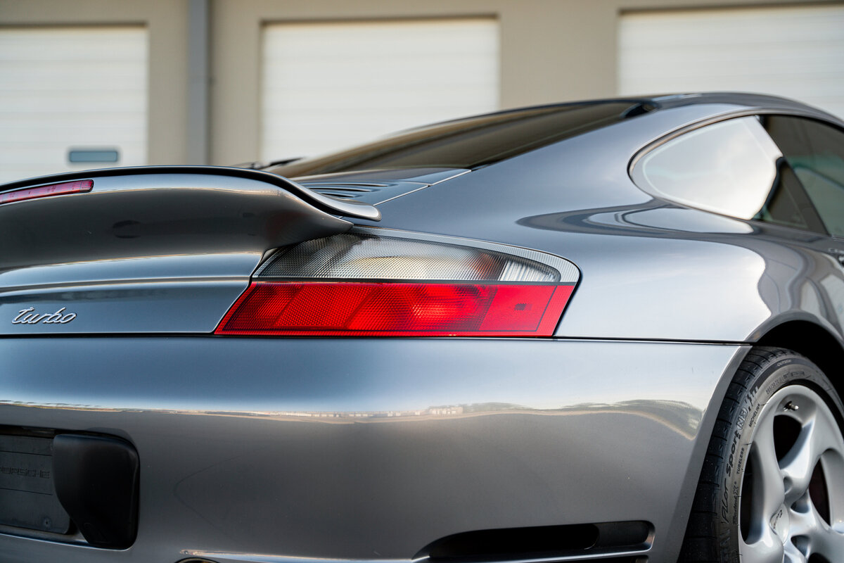 Porsche 911 Turbo-15