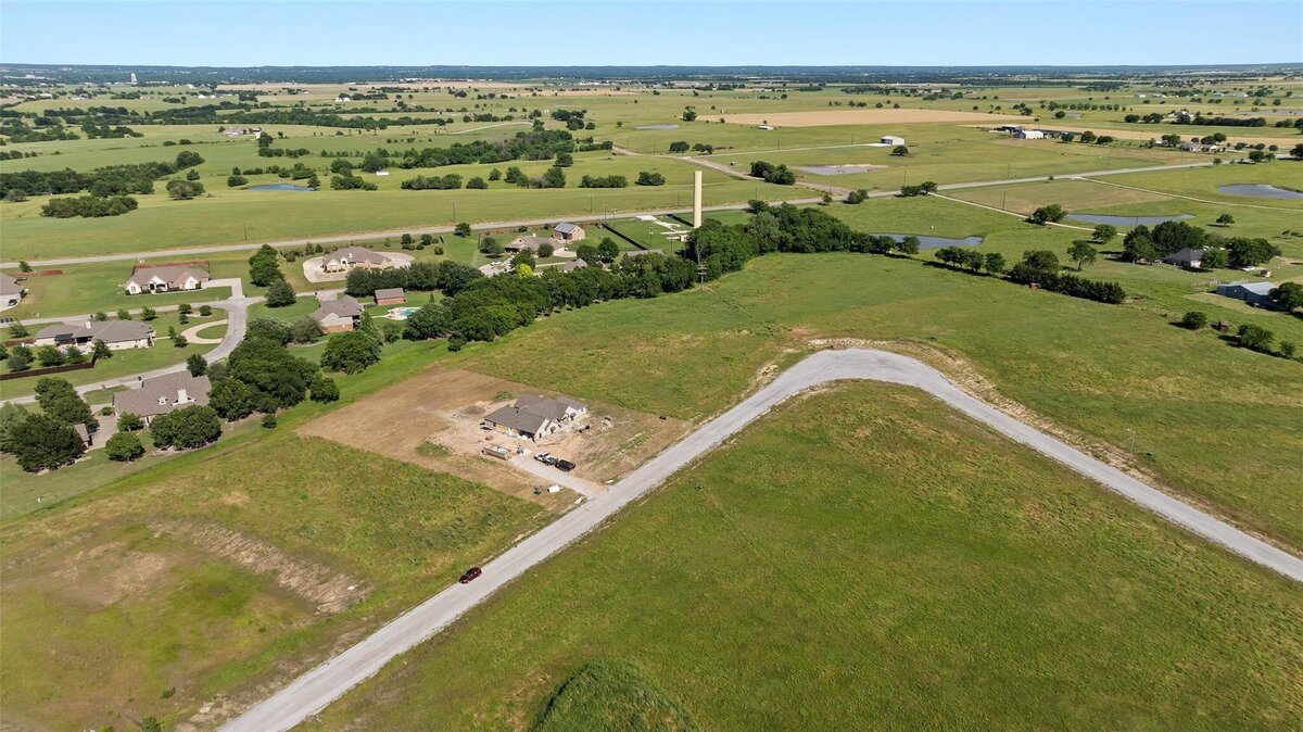 1.11-acre residential lot in South Ridge, Lindsay TX