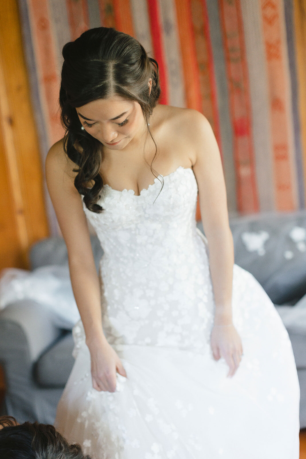 andrew-tiffany-getting-ready-olive-and-oath129