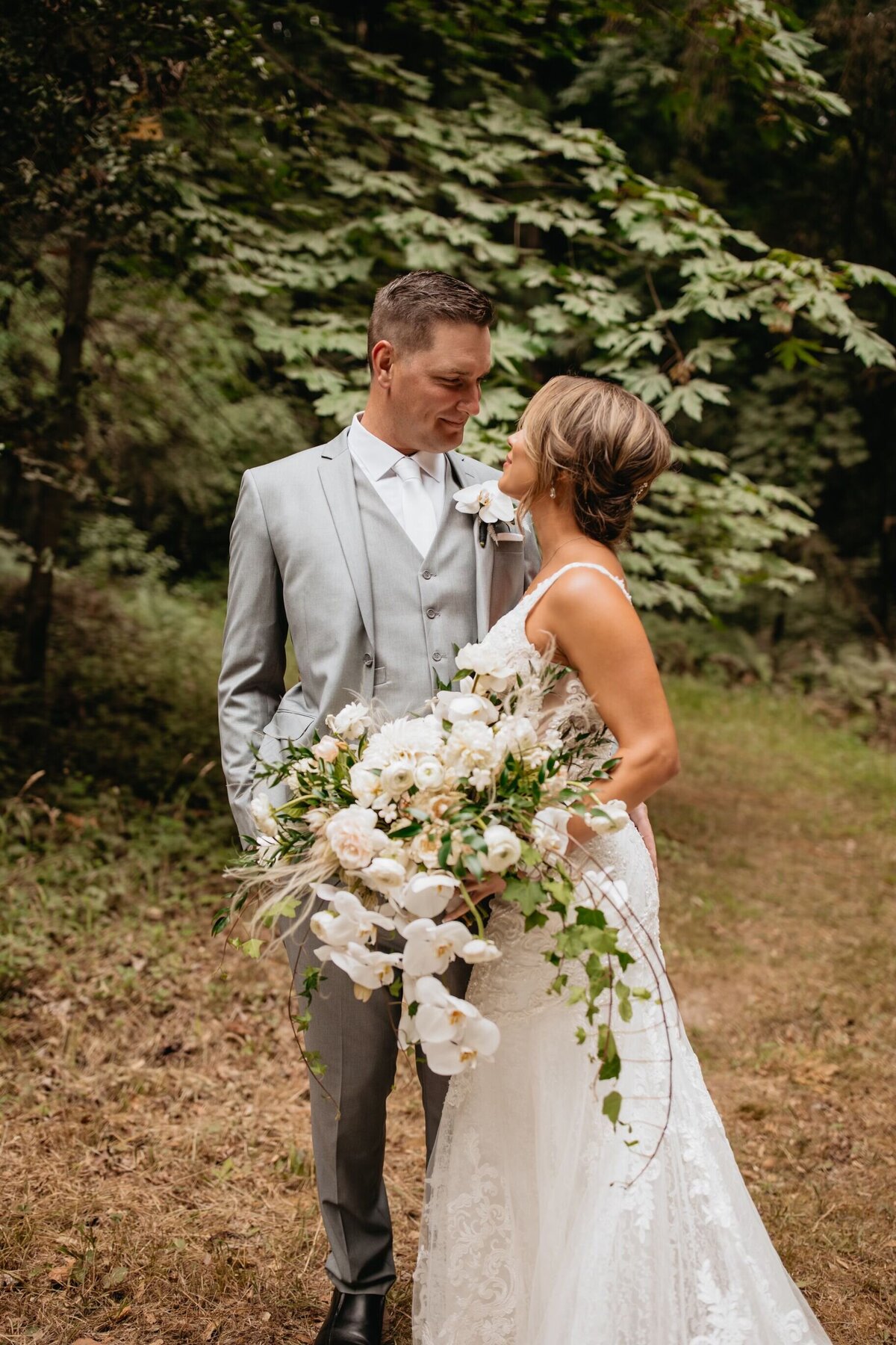 Bride,  groom, and bouquet | Bella Fleur