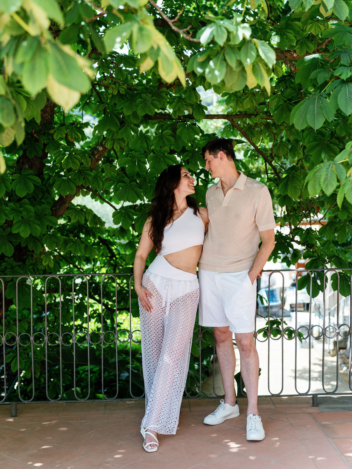 36-Bride-and-Groom-Portrait-in-Florence-Sun