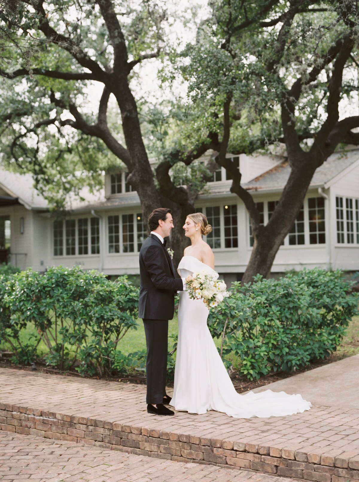 35_Austin_Wedding_Photographer_Mattie's_Green_Pastures