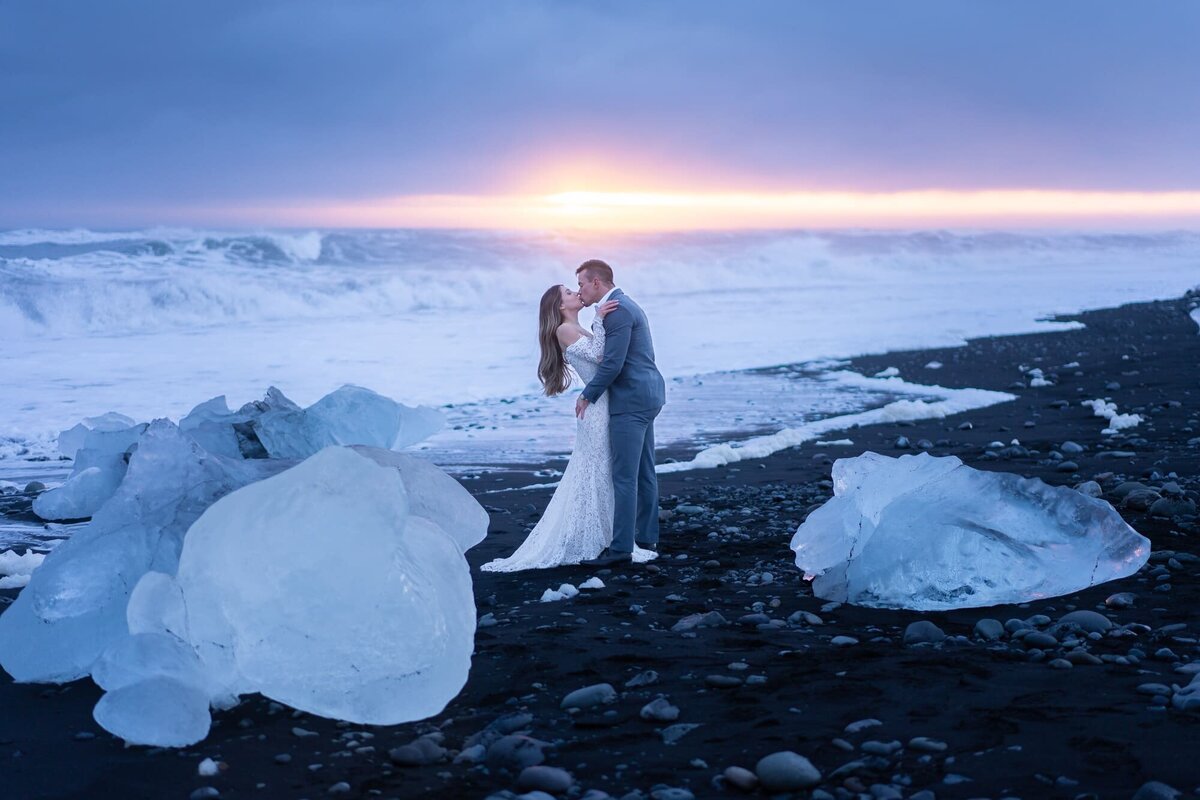 Diamond Beach-iceland-sunset-elopement-ice-black-sand