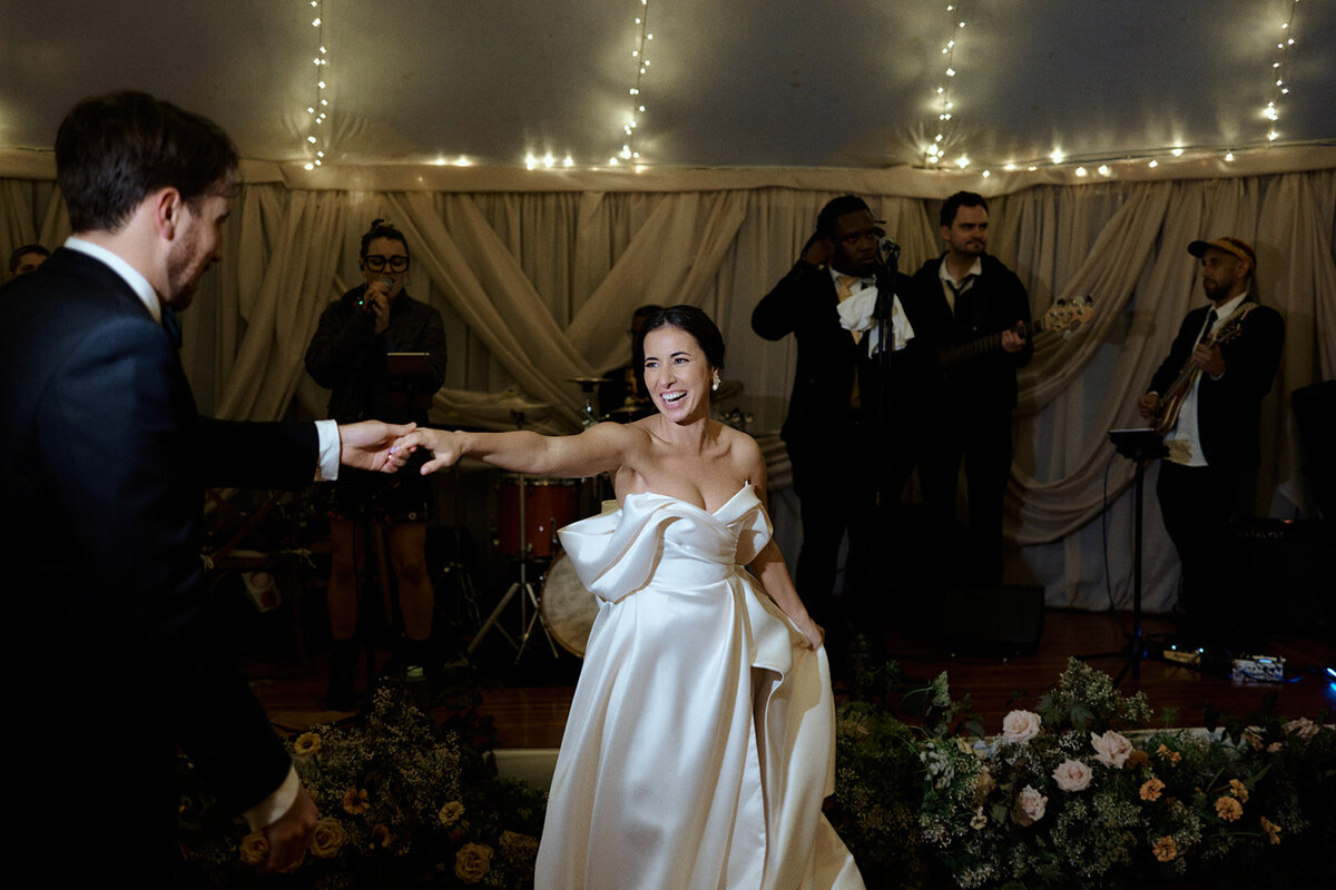 silver-arrow-band-at-rhode-island-wedding