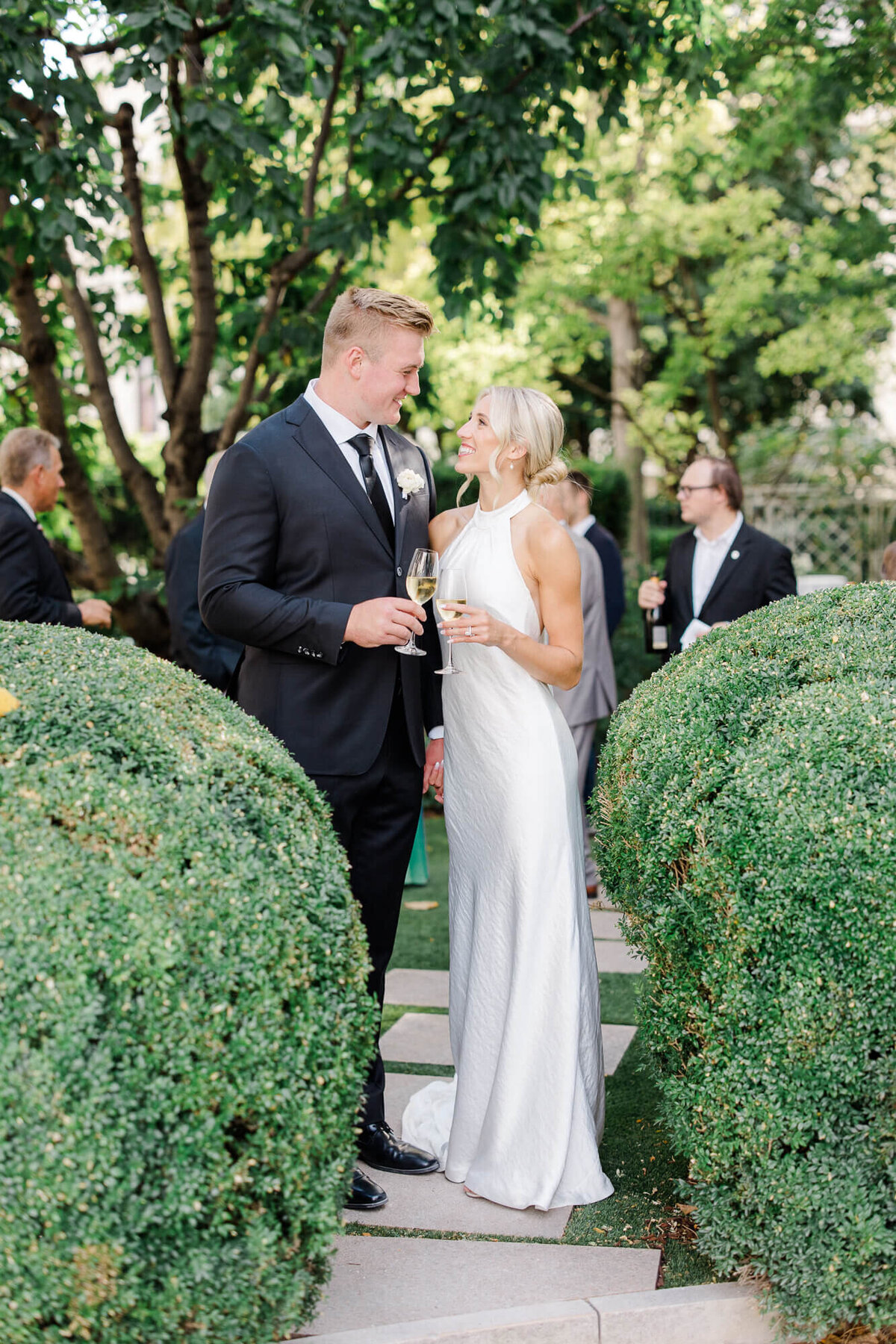 intimate-wedding-vienna-palais-coburg-nfl-player-32