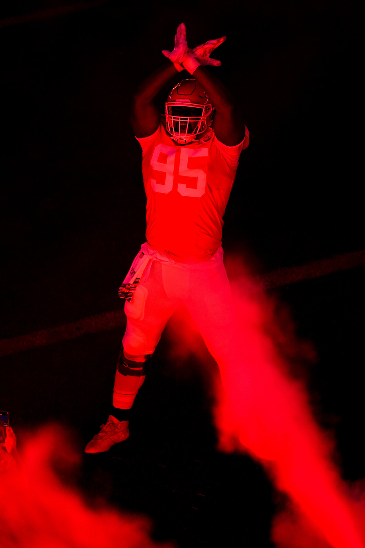 kansas-city-sports-photography-chiefs-0034-player-red-smoke-entrance