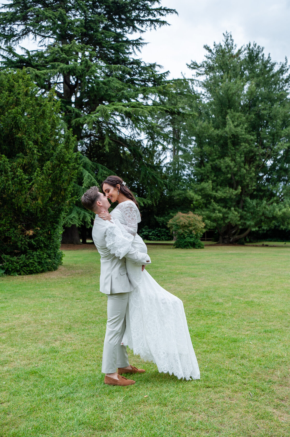 Chloe Bolam - UK Wedding and Engagment Photographer - Swanbourne House Wedding Venue Milton Keynes - Destination Wedding in the UK - 16