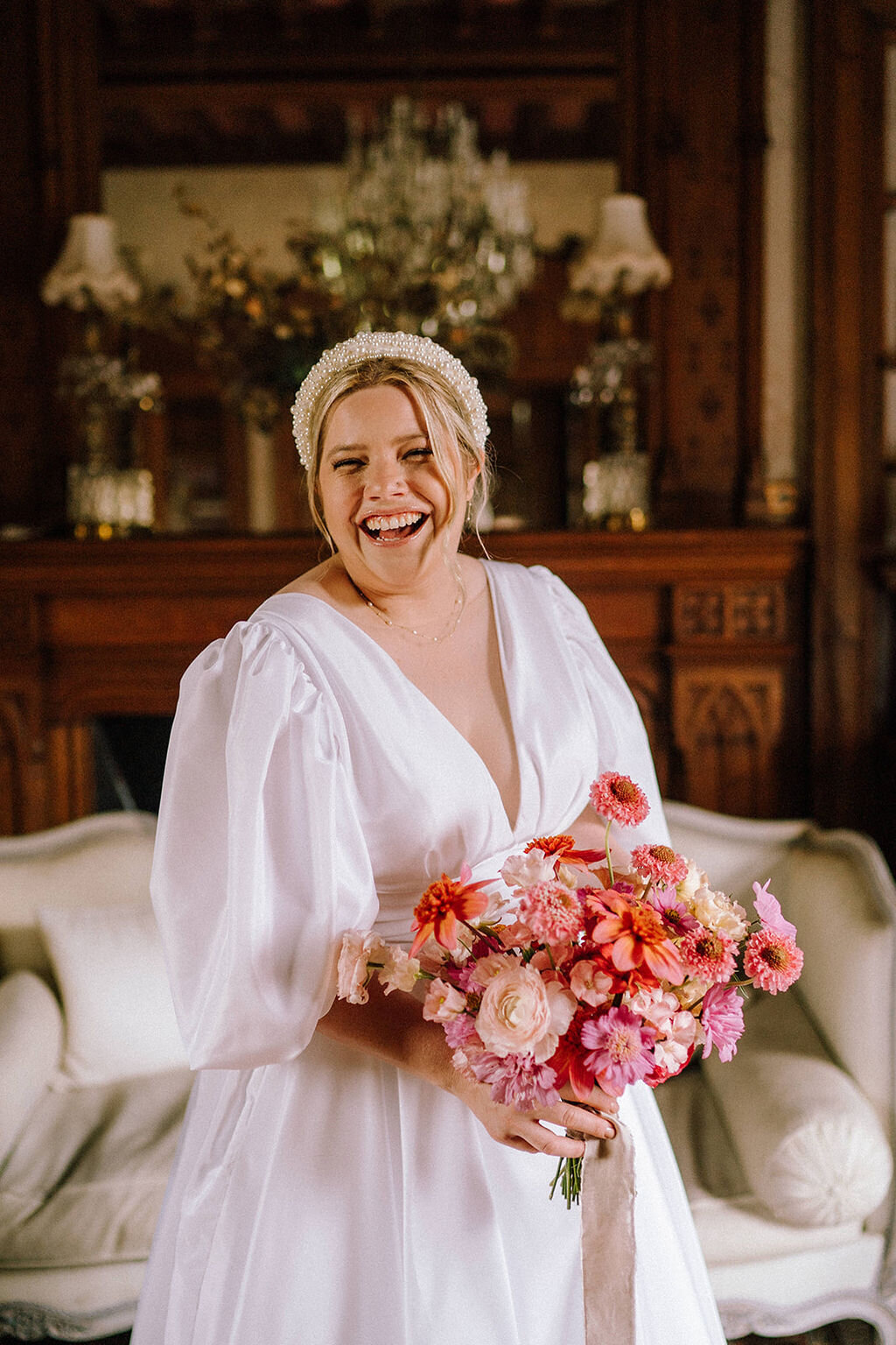 mariee-vintage-et-bouquet-colore