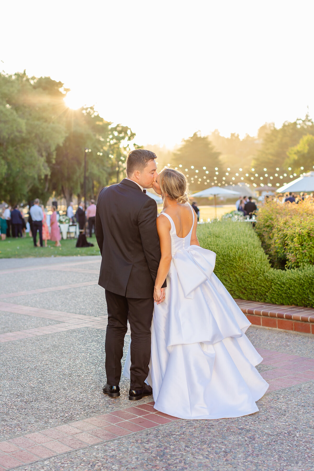 Couples kissing in saint mary church walkway