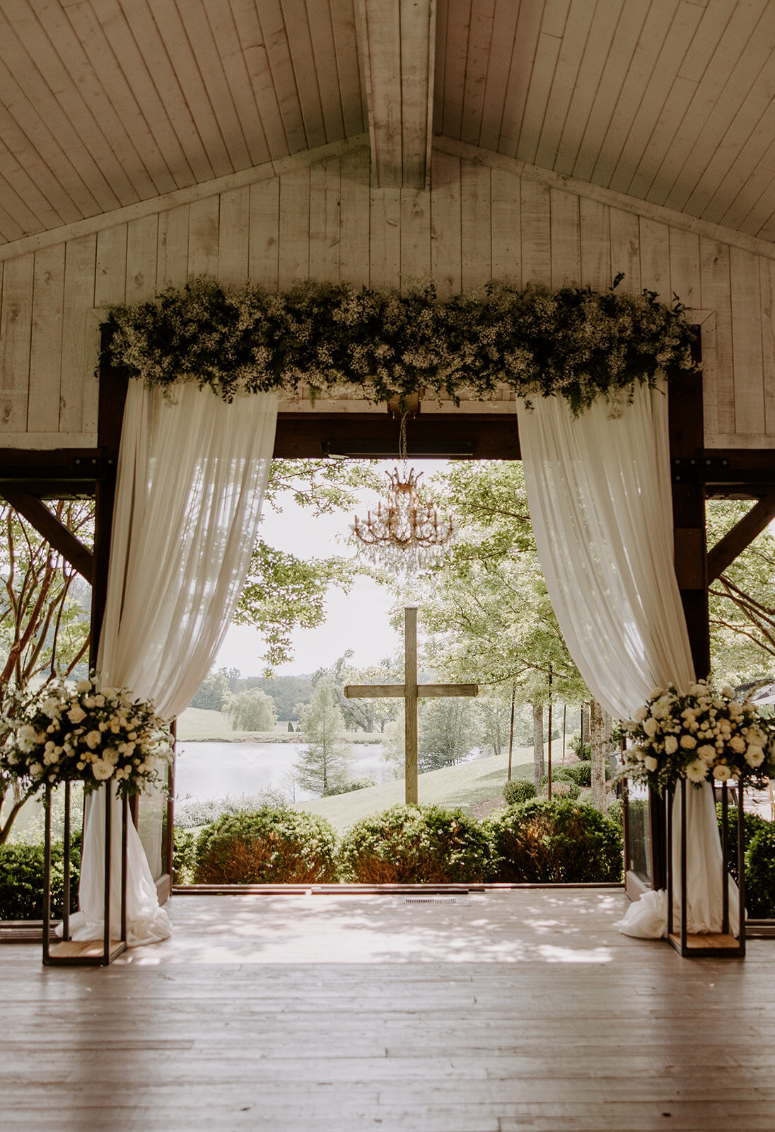 white-wedding-florals-00010