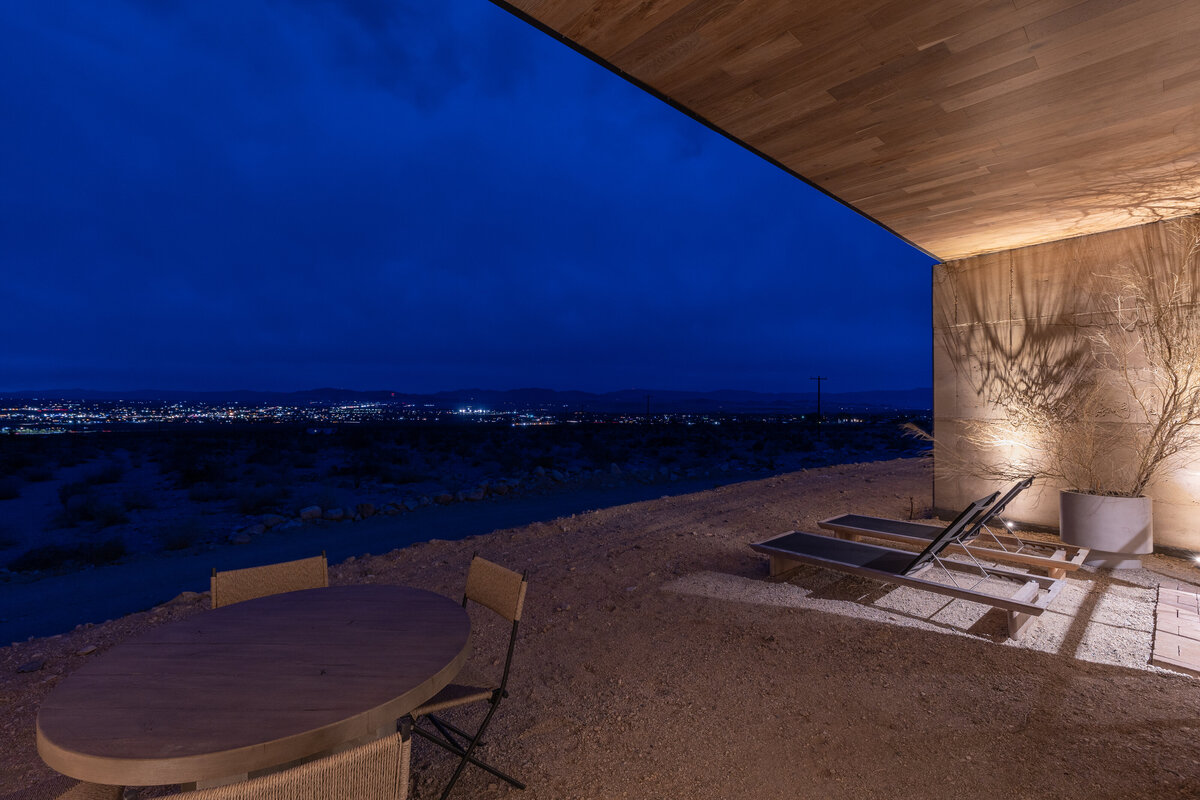 SUITES_evening city view