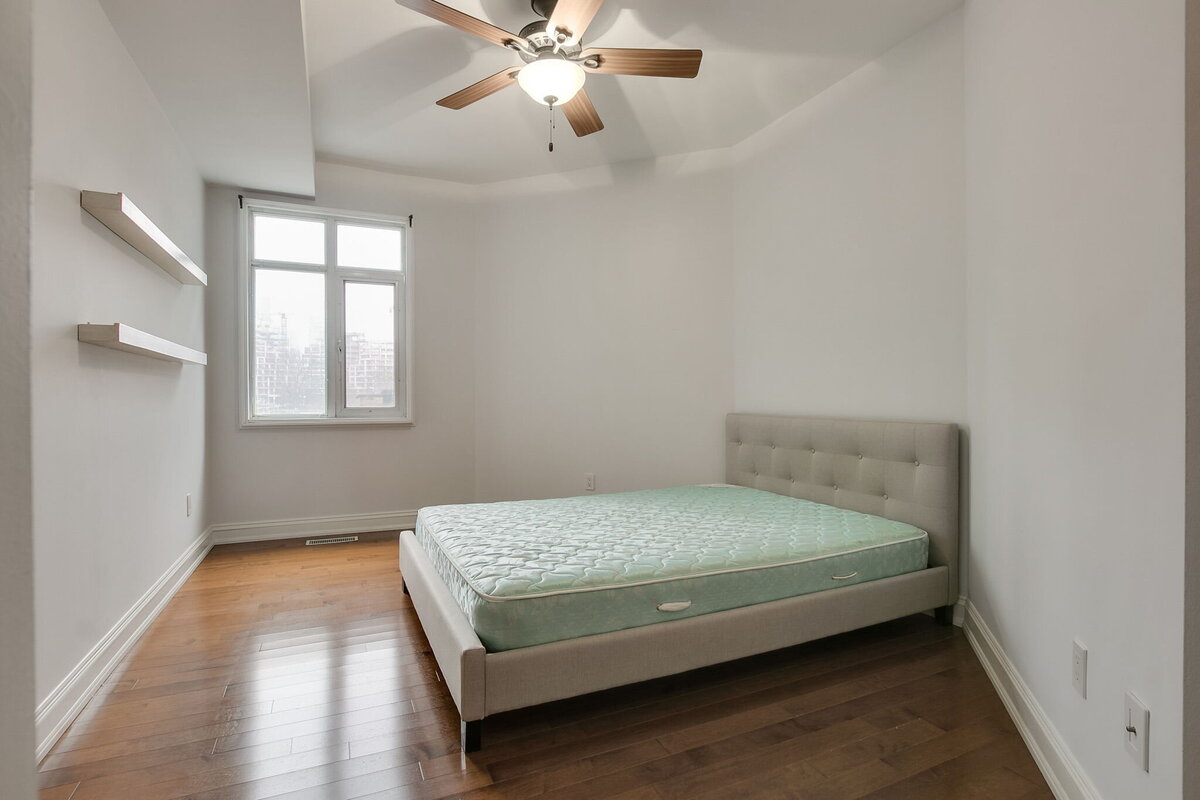 22-web-or-mls-26_001_Primary Bedroom