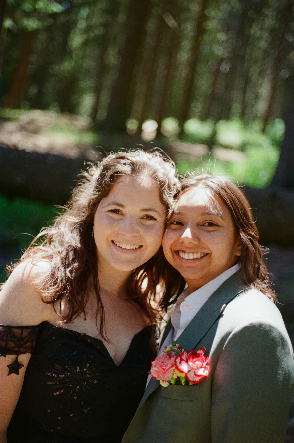 Portraits_Brenda&JanieElopementPhotos_OregonWeddingPhotographer_KuroCreativeHouse-58