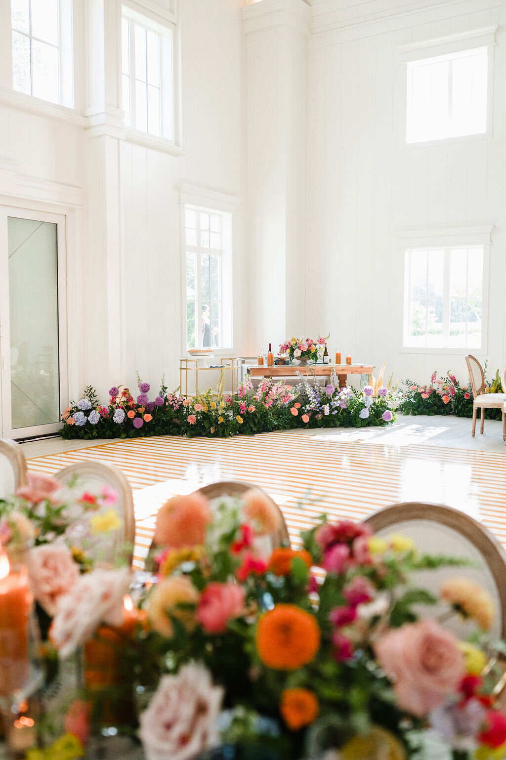 Etre Farms Colorful Summer Wedding in SoutWest Michigan_17