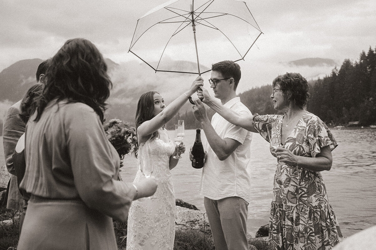 rainy-elopement-sunshinecoast-fishhook-inlet