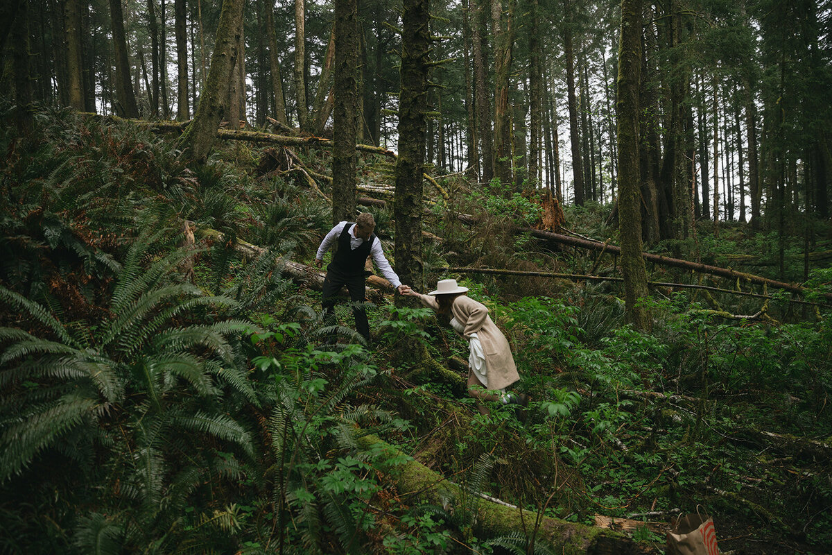 oregon-coast-ecola-hug-point-beach-forest-elopement-wedding-3