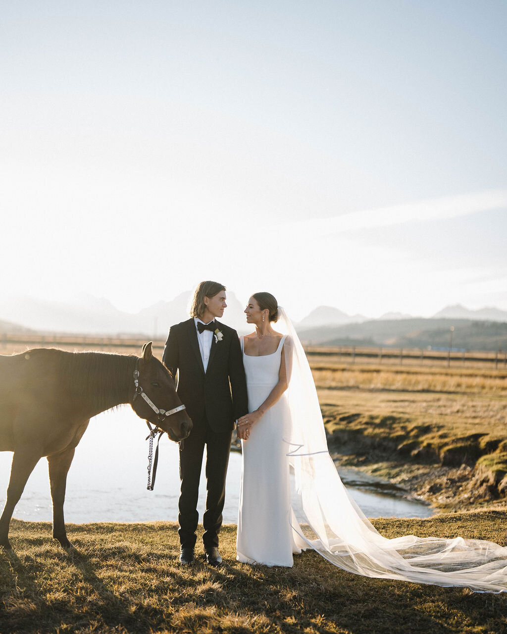 bride-groom-horse-ranch-golden-hour