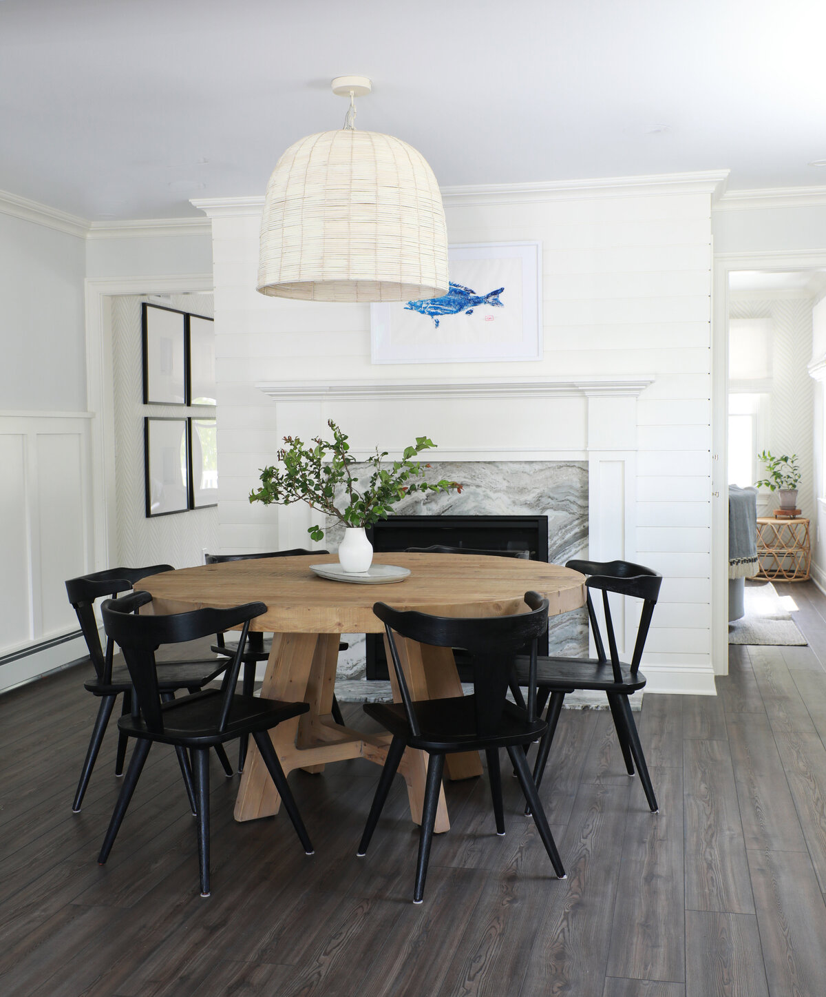 EAT-IN-KITCHEN-WITH-BLACK-CHAIRS