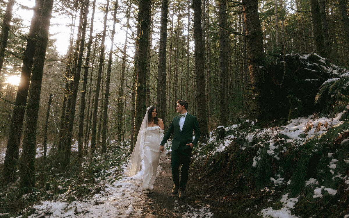bc-vancouver-island-elopement-photographer-taylor-dawning-photography-forest-winter-boho-vintage-elopement-photos-44