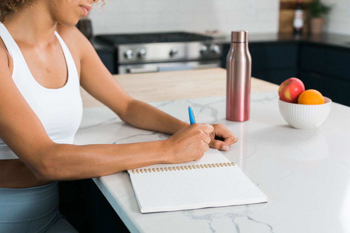 Showit-Template-Personal-Trainers-flatlay-29-fav
